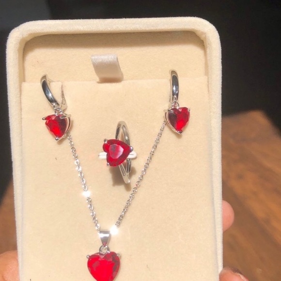 Gorgeous 1.5ct ruby heart crystal 925 stamped set - Picture 10 of 11